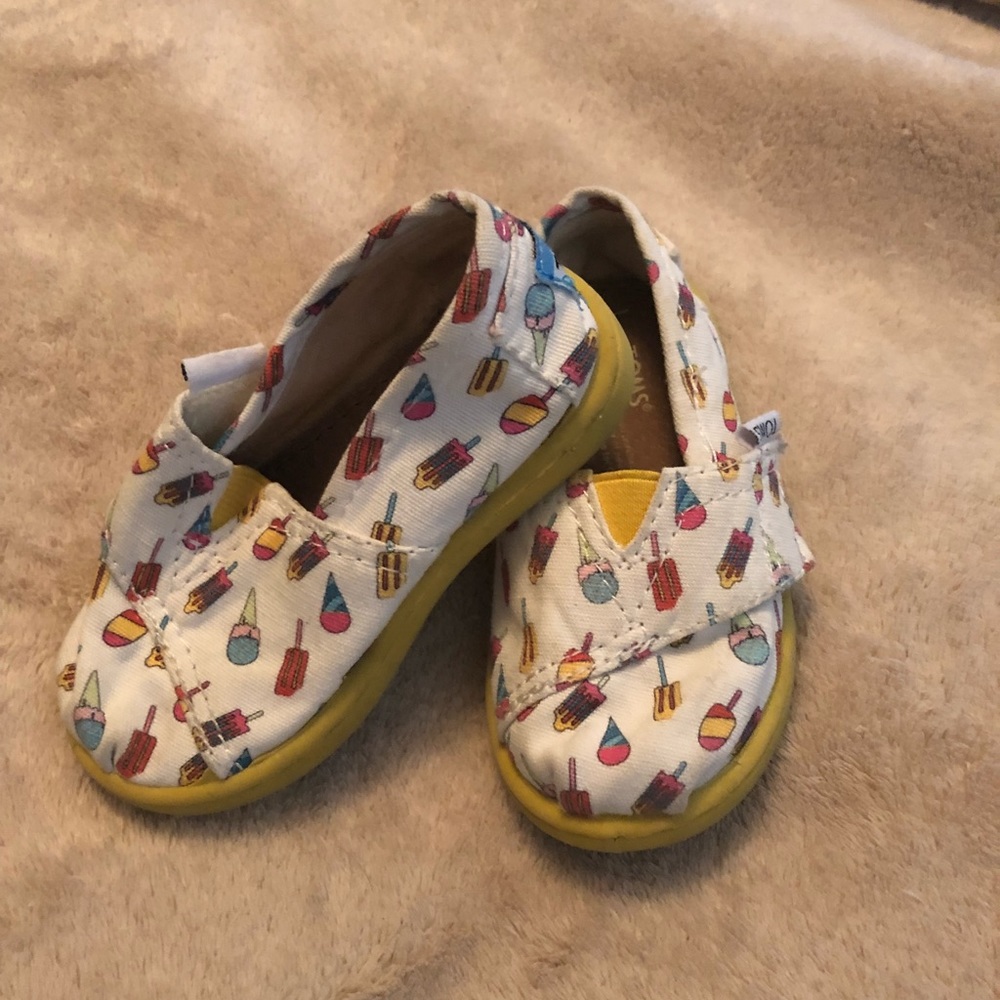 TOMS size T5 little girls